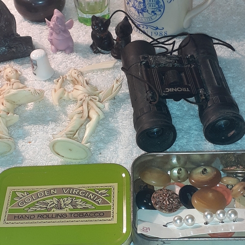 2 - An interesting lot of vintage and collectable items including Great Yarmouth Pottery mug, Prinknash,... 