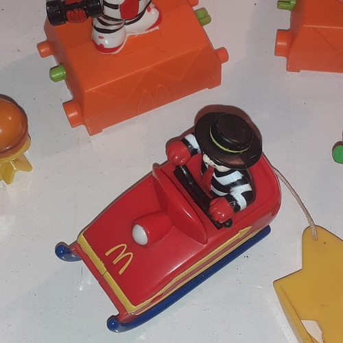 15 - A quantity of macdonalds toys and others