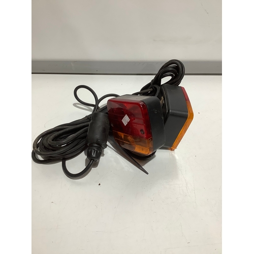 482 - 2 magnetic trailer lights