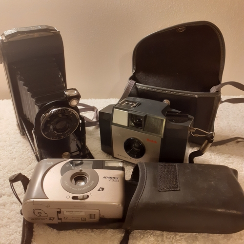 27 - Collection of vintage Kodak film cameras. Untested