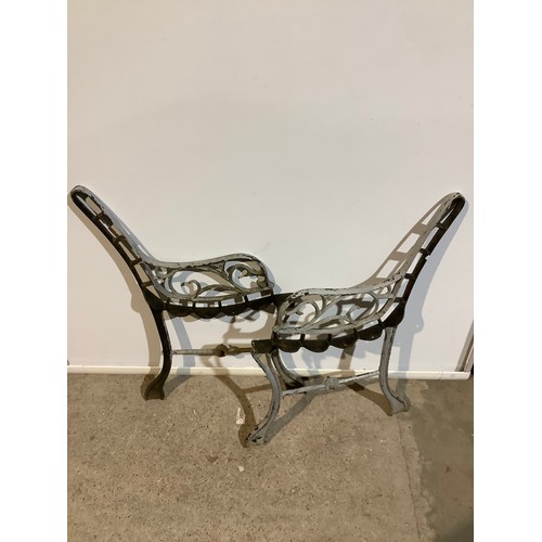 551 - Cast iron bench ends