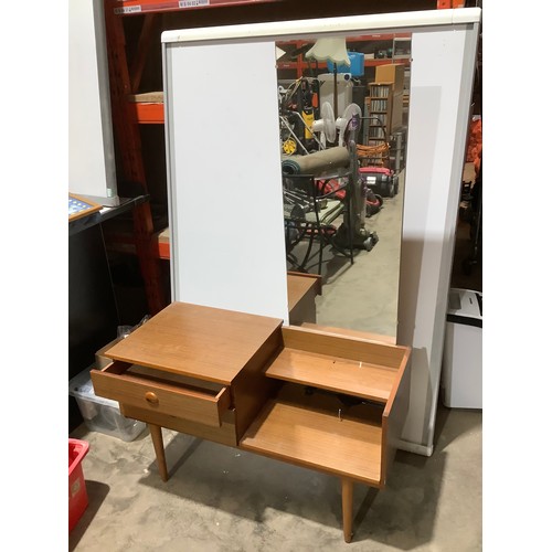 545 - Schreiber dressing table with mirror