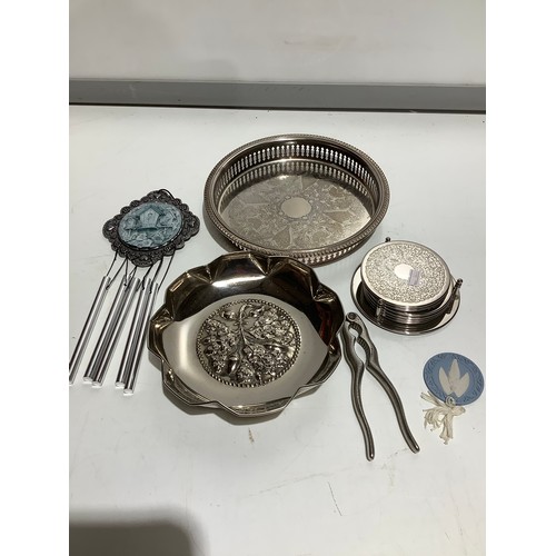 489 - Mixed metal lot, including nutcrackers, coasters, and various stainless steel trays