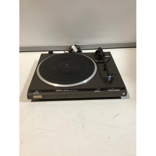 136 - Technics quartz SL-Q210 stereo turntable - tested