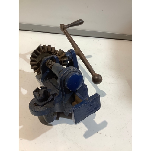 170 - Heavy duty geared vice