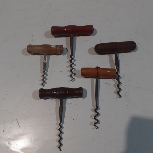 21 - A collection of wooden handled vintage corkscrews.  Nice condition