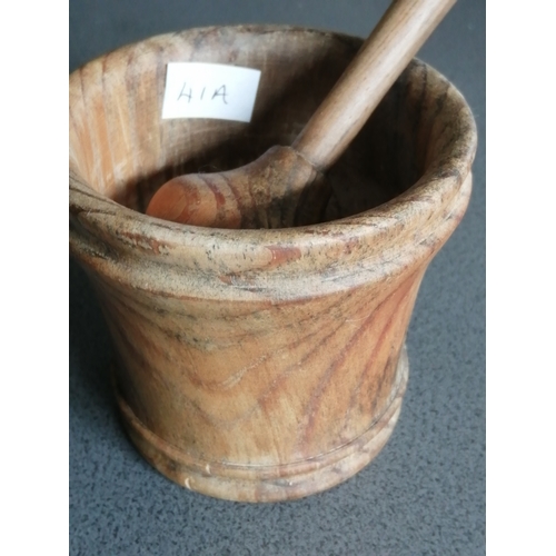 40B - Wooden mortar and pestle (8cm tall)