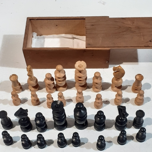 207 - Vintage chess piece set. Complete in good condition. Box lid is split