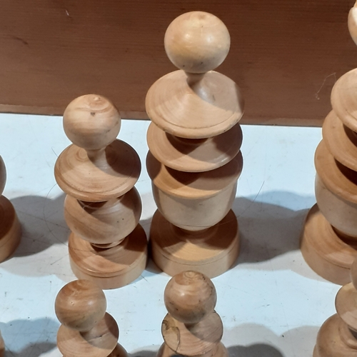 207 - Vintage chess piece set. Complete in good condition. Box lid is split