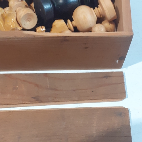 207 - Vintage chess piece set. Complete in good condition. Box lid is split