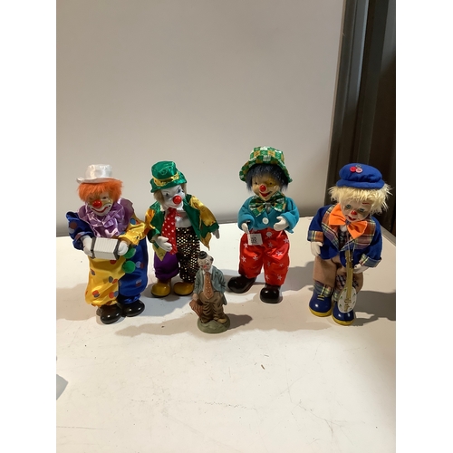 250 - Group of 4 clowns - 2 are musical - & a small ceramic clown