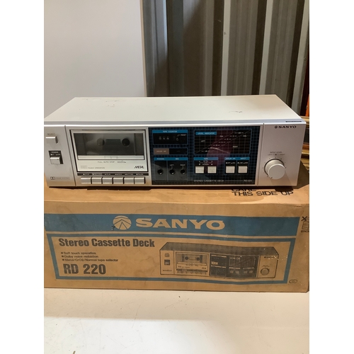 259 - Sanyo stereo amplifier JA 220 and stereo cassette deck RD220 in original boxes - tested