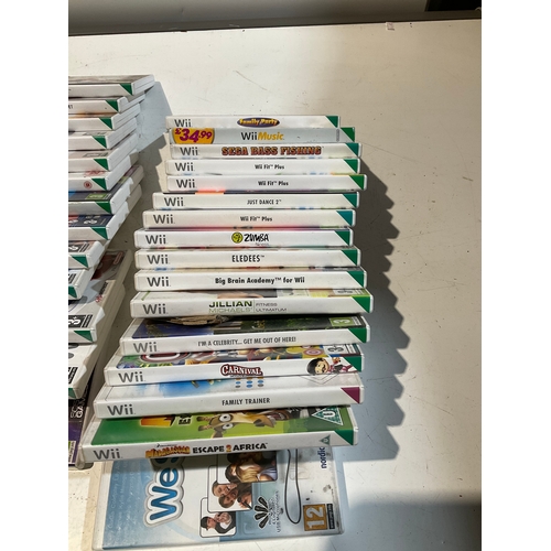 275 - Large collection of Wii games and Nintendo ds