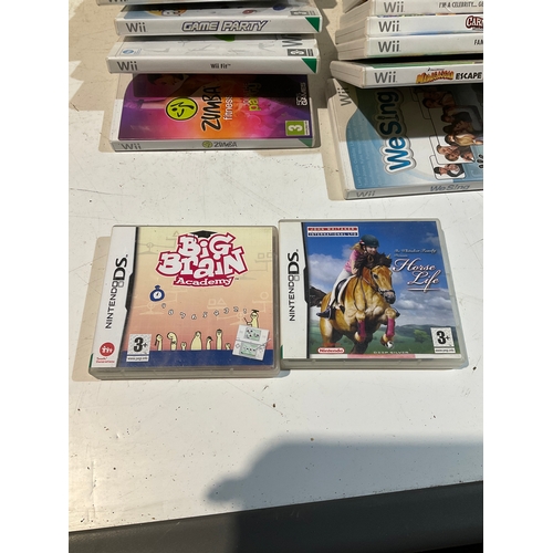 275 - Large collection of Wii games and Nintendo ds