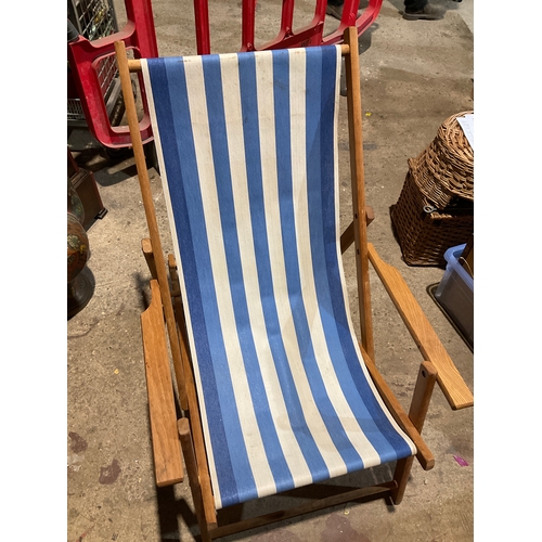 278 - Get ready for summer and be the envy of the neighbours with this vintage deckchair