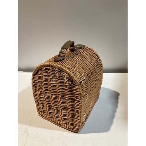 303 - Small 28cm x 31cm height 35cm cat animal wicker carrying basket