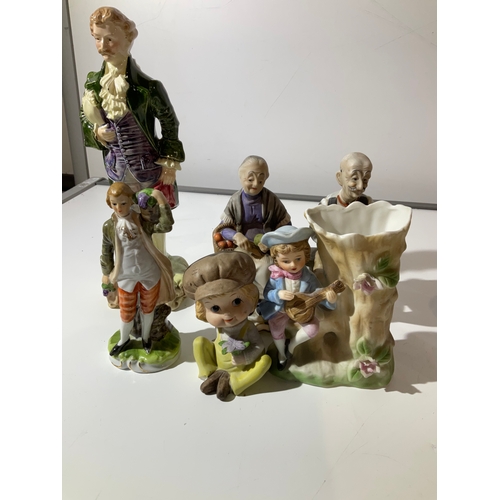 33 - Quantity of Capodimonte style figures