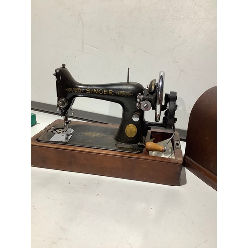 84 - Vintage singer sewing machine in wooden case