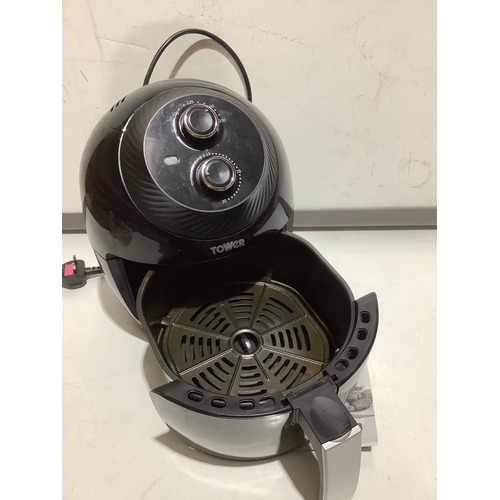 412 - A tower air fryer