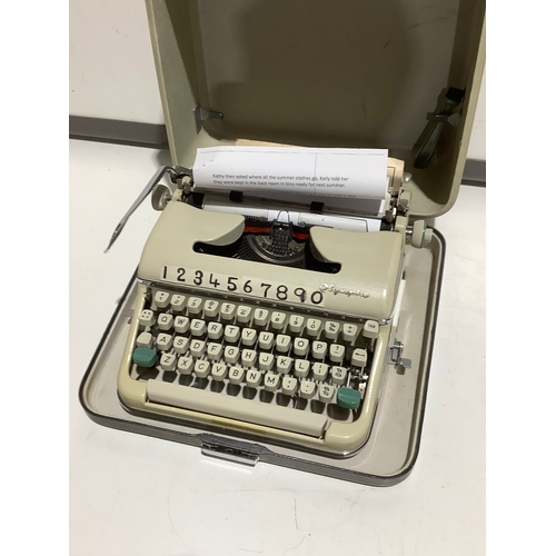 311 - Vintage typewriter in case