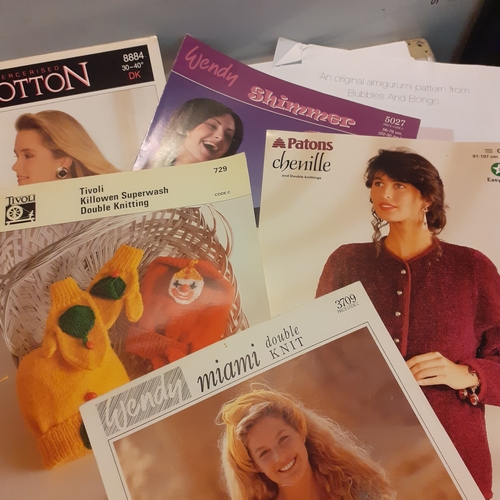 10 - A collection of approx 25 vintage knitting patterns