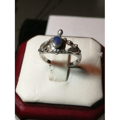 26A - Silver ring set with single blue gemstone 3.04 grams Size L