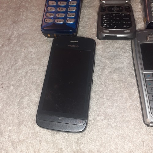 1 - A quantity of old mobile phones, mostly Nokia with a couple of other brands present. No chargers, un... 