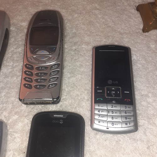 1 - A quantity of old mobile phones, mostly Nokia with a couple of other brands present. No chargers, un... 
