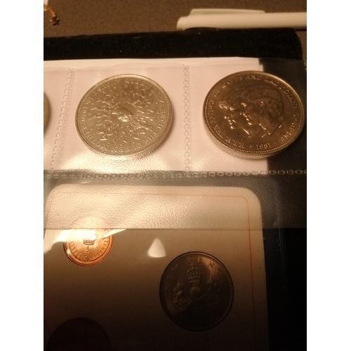 30A - 4 x English crowns and a decimal day coin set