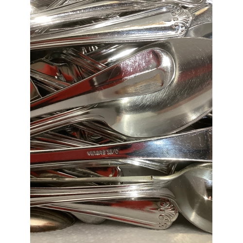 54 - Quantity of Oneida cutlery