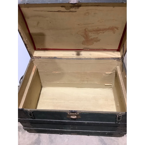 253 - Vintage banded storage trunk - 80x50cm