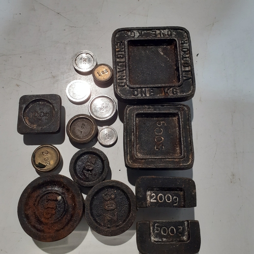 72 - Large quantity of brass and cast weights including Victor square cast iron and very small hard to fi... 