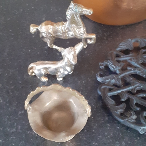 137 - A very interesting lot of metal items including brass inkwell, copper and cast iron.