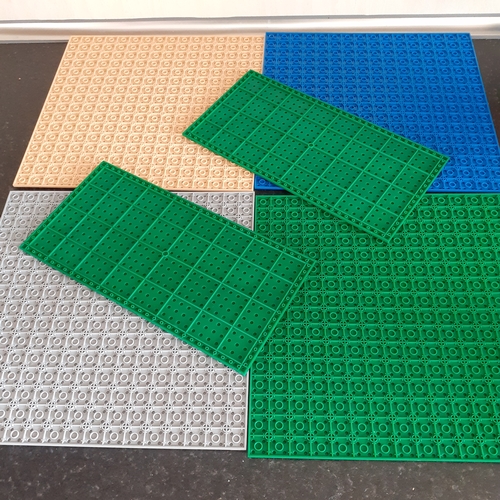 5 - 6 base plates. Good condition and usable with lego and other brick building games