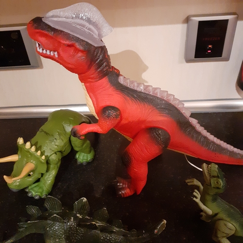 6 - A quantity of toy dinosaurs.  Some battery operated, untested. Back missing from one but otherwise g... 