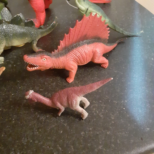 6 - A quantity of toy dinosaurs.  Some battery operated, untested. Back missing from one but otherwise g... 