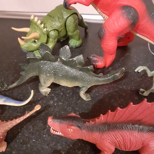 6 - A quantity of toy dinosaurs.  Some battery operated, untested. Back missing from one but otherwise g... 