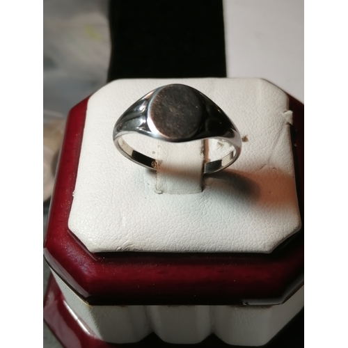 21A - Silver signet ring 2.38 grams Size P