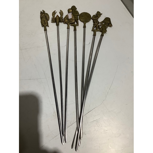 41 - Brass & metal toasting forks/skewers