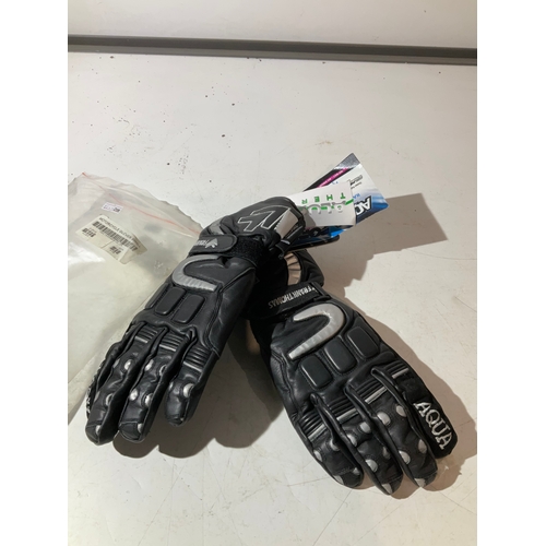 96 - Subzero Aqua motorcycle gloves size 8 as new with tags still attached