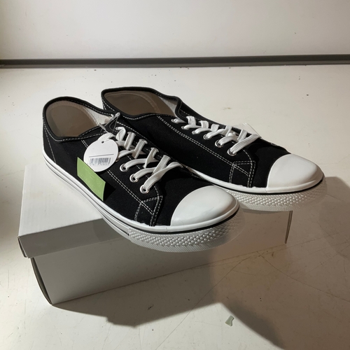 138 - A pair of Urban Jacks black and white size 11 canvas shoes new