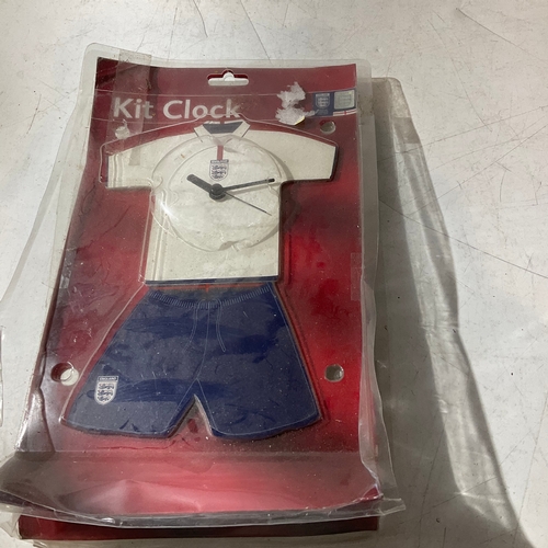 140 - England kit clock