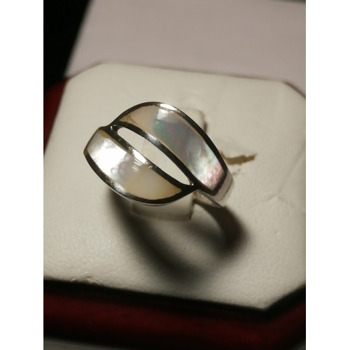 23A - Silver ring set with Mother of pearl 2.59 grams Size N