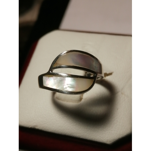 23A - Silver ring set with Mother of pearl 2.59 grams Size N