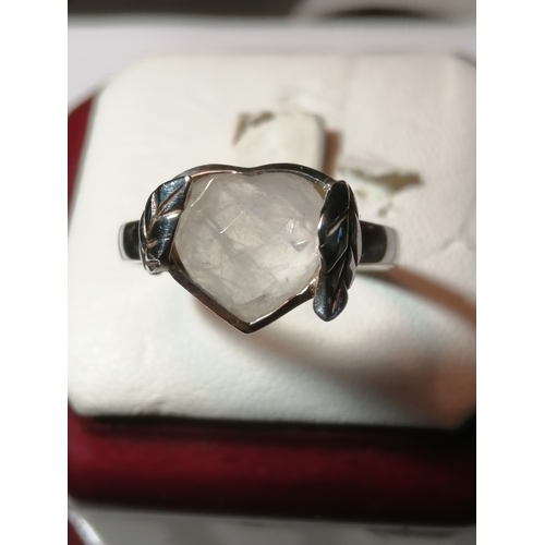 25A - Silver ring set with opaque heart shaped gemstone 2.81 grams Size R