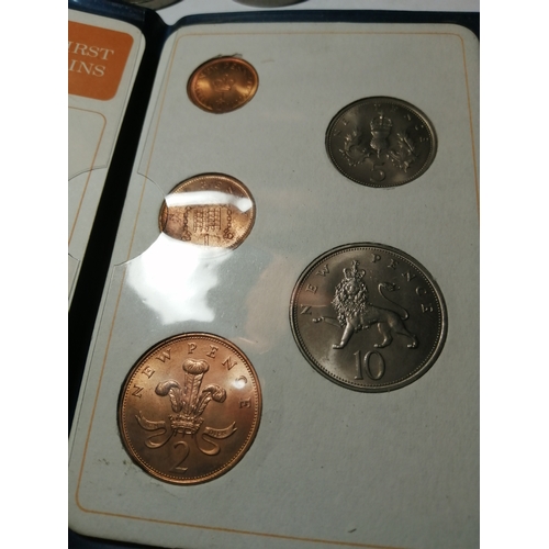 31A - 4 x English crowns and a decimal day coin set