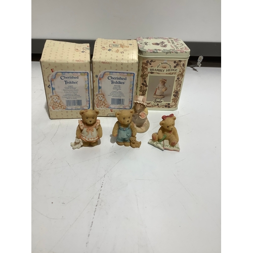 12 - 2x cherished teddies & a brambly hedge border fine arts ornaments