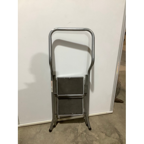 254 - Metal 2 step ladder