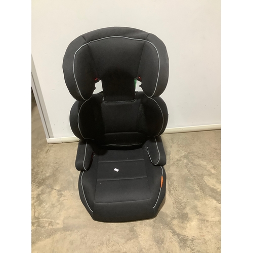 257 - Halfords essential car seat