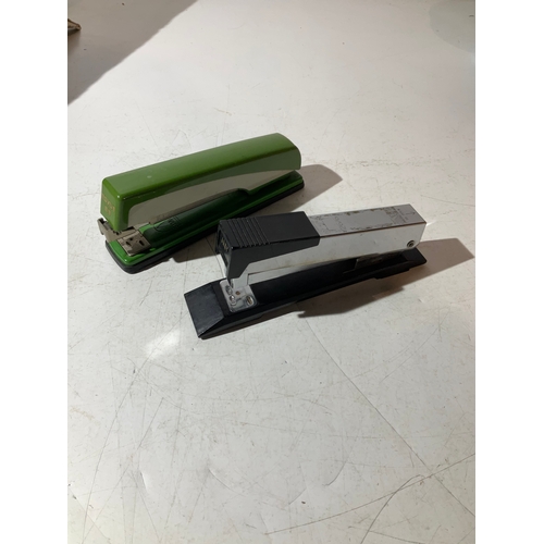 220 - 2 vintage staplers Novus 89 and Jaky